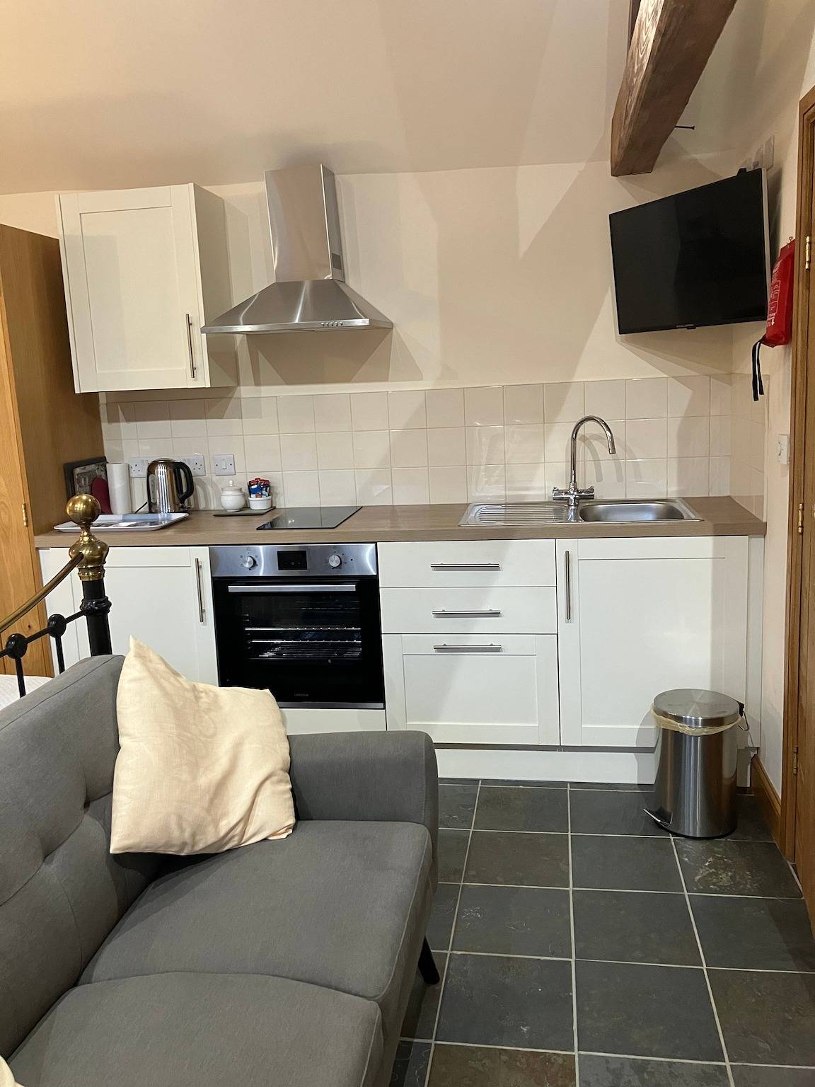 Cottage in Nuneaton - Sleeps 2 - Parking - Garden in Hinckley and Bosworth, Heart of England