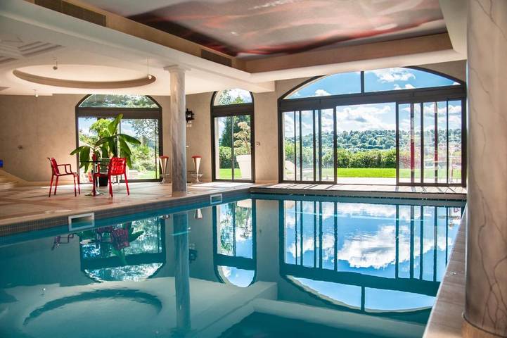 Hôtel pour 2 personnes, avec Terrasse et Jacuzzi ainsi que Jardin et Piscine