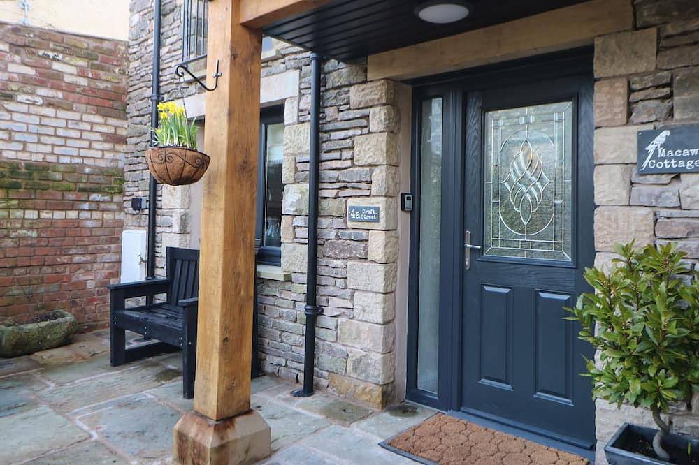 Macaw Cottages No 4A, with a garden in Kirkby Stephen in Kirkby Stephen, Cumbria