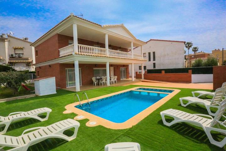 Villa pour 14 personnes, avec terrasse et jardin à Cambrils
