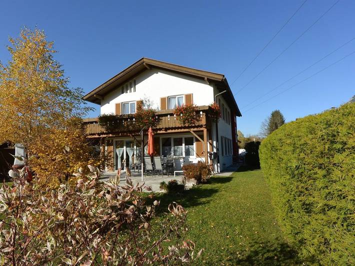 Ferienwohnung für 3 Personen, mit Terrasse und Whirlpool sowie Garten und Sauna im Mittenwald