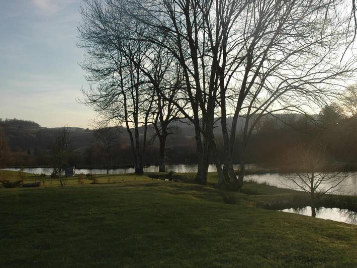 Chalet mit Teich, Kamin, Parkplatz, Haustiere erlaubt in Gouloux, Naturpark Morvan