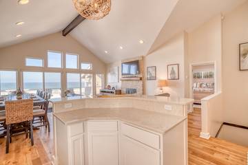 Vacation Home for 10 Guests in Lincoln Beach, Oregon Coast, Picture 1