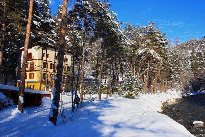 Gîte pour 20 personnes, avec jardin et balcon - 1