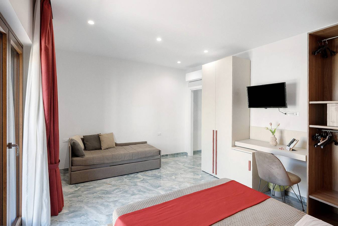 Camera 'Camera Deluxe Vicino Agli Scavi' con vista montagna, Wi-Fi e aria condizionata in Ercolano, Parco nazionale del Vesuvio