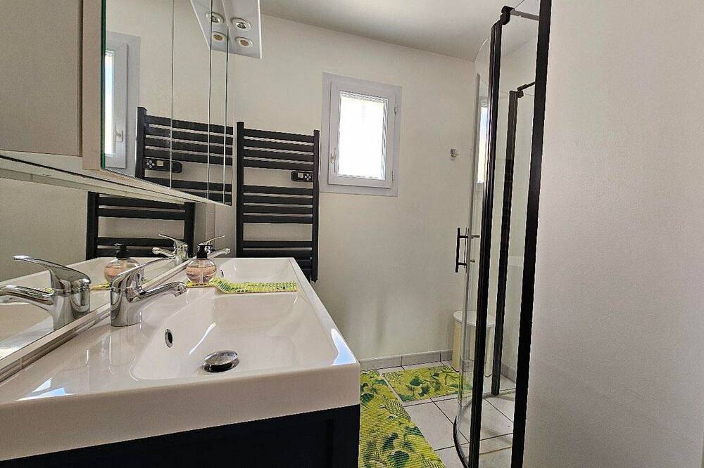 Villa for 6 with terrace, 900m from L'Aiguillon center in L'Aiguillon-sur-Mer, Fontenay-le-Comte