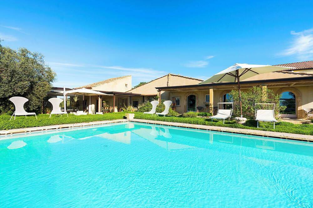 Casa de campo reformada enclavada en la naturaleza con piscina privada in Caltagirone region, Provincia de Catania