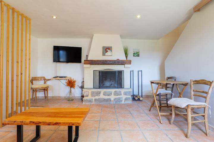 Chambre d’hôtes « Les Terrasses de Collanges » avec vue montagne et Wi-Fi in Saint-Pierre-de-Colombier, Parc naturel régional des Monts d'Ardèche