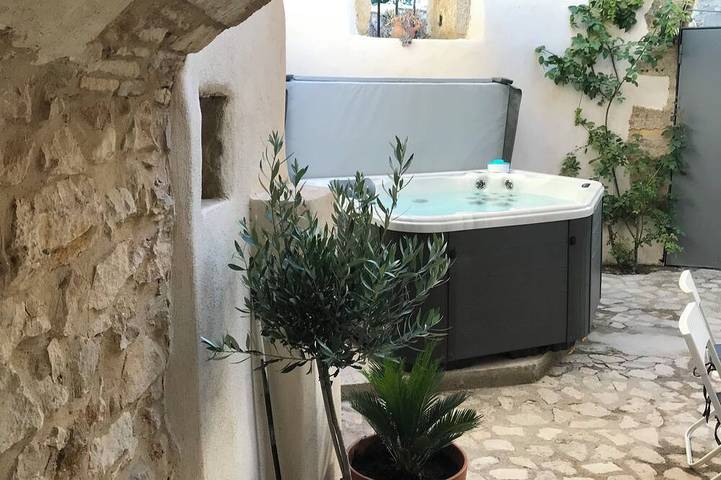 Location de vacances pour 2 personnes, avec jacuzzi et terrasse à Saint-Maximin (Nimes) - 4