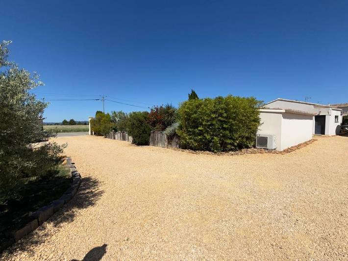 Location de vacances pour 2 personnes, avec terrasse et piscine à Uchaux - 2