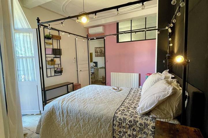 A Spacious 18th‑Century Townhouse with Roof Terrace & Mountain Views—Sleeps 10 in Prades, Prades region