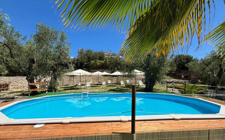 Chambre d’hôte pour 3 personnes, avec jardin ainsi que piscine et vue à Vieste