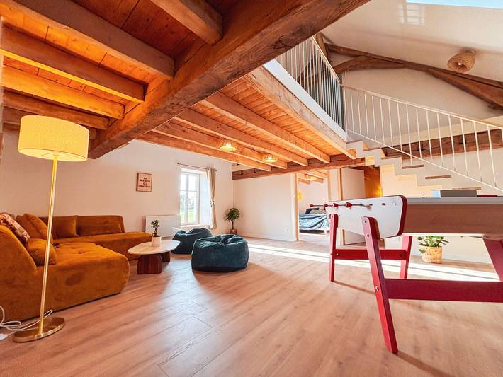 Gîte pour 14 personnes, avec Jardin et Piscine