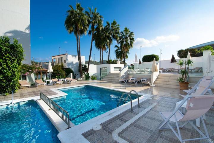 Hôtel pour 3 personnes, avec piscine et jardin