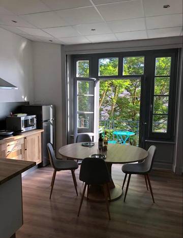 Gîte pour 2 personnes, avec jardin à Néris-les-Bains