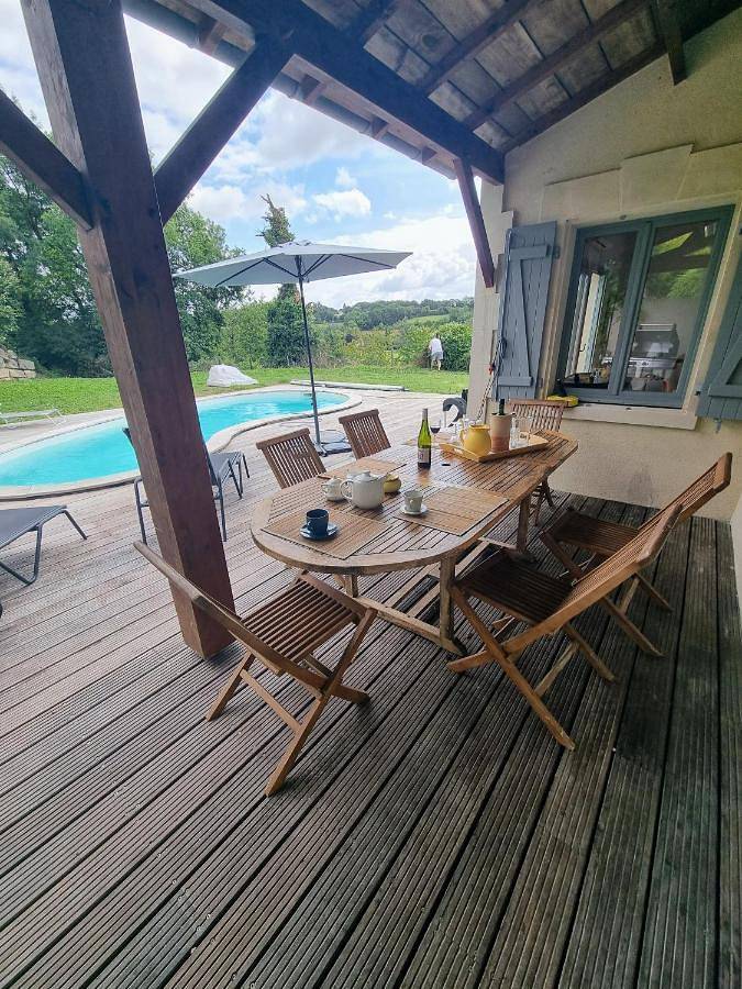 Location de vacances pour 6 personnes, avec jardin ainsi que vue et piscine, animaux acceptés à Chalais - 2