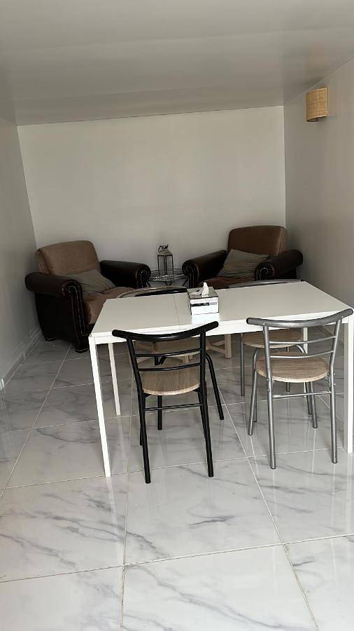 Maison d’hôte pour 2 personnes, avec jardin à Limay (homonymie)