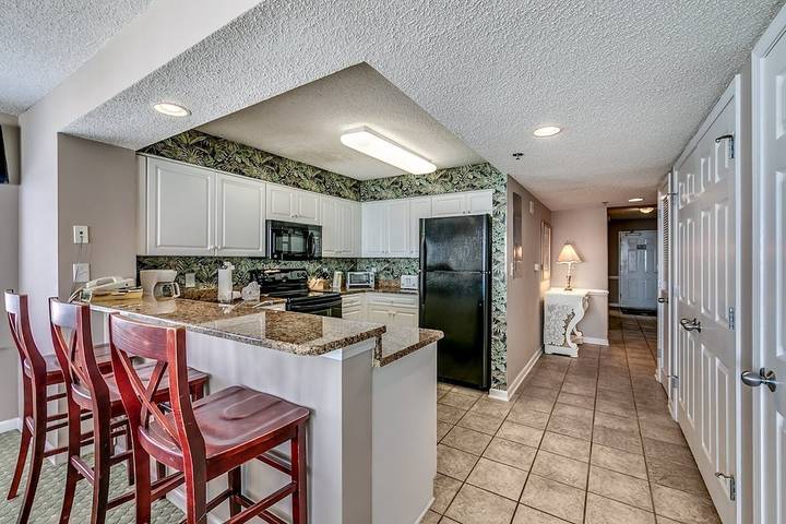 Vacation rental for 14 people, with balcony and pool as well as hot tub in North Myrtle Beach