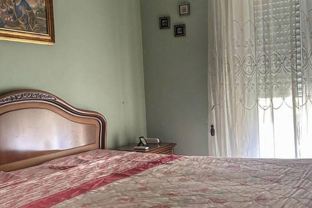 Apartamento entero, Saturn vacation home.  It is located within walking distance of the sea, 150 meters from the center in Milazzo, Provincia de Messina