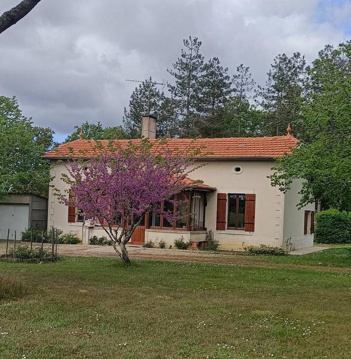 Location de vacances pour 5 personnes, avec vue et jardin à Saint-Martin-Curton