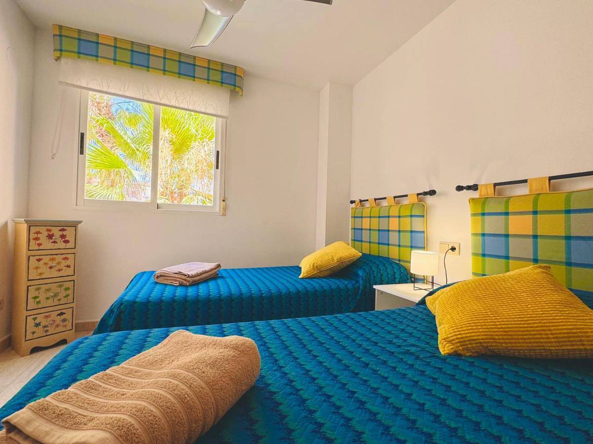 Apartamento entero, .Apartamento 1a linea de playa + piscina + parking Daimus in Platja de Daimús (Daimús), Daimuz