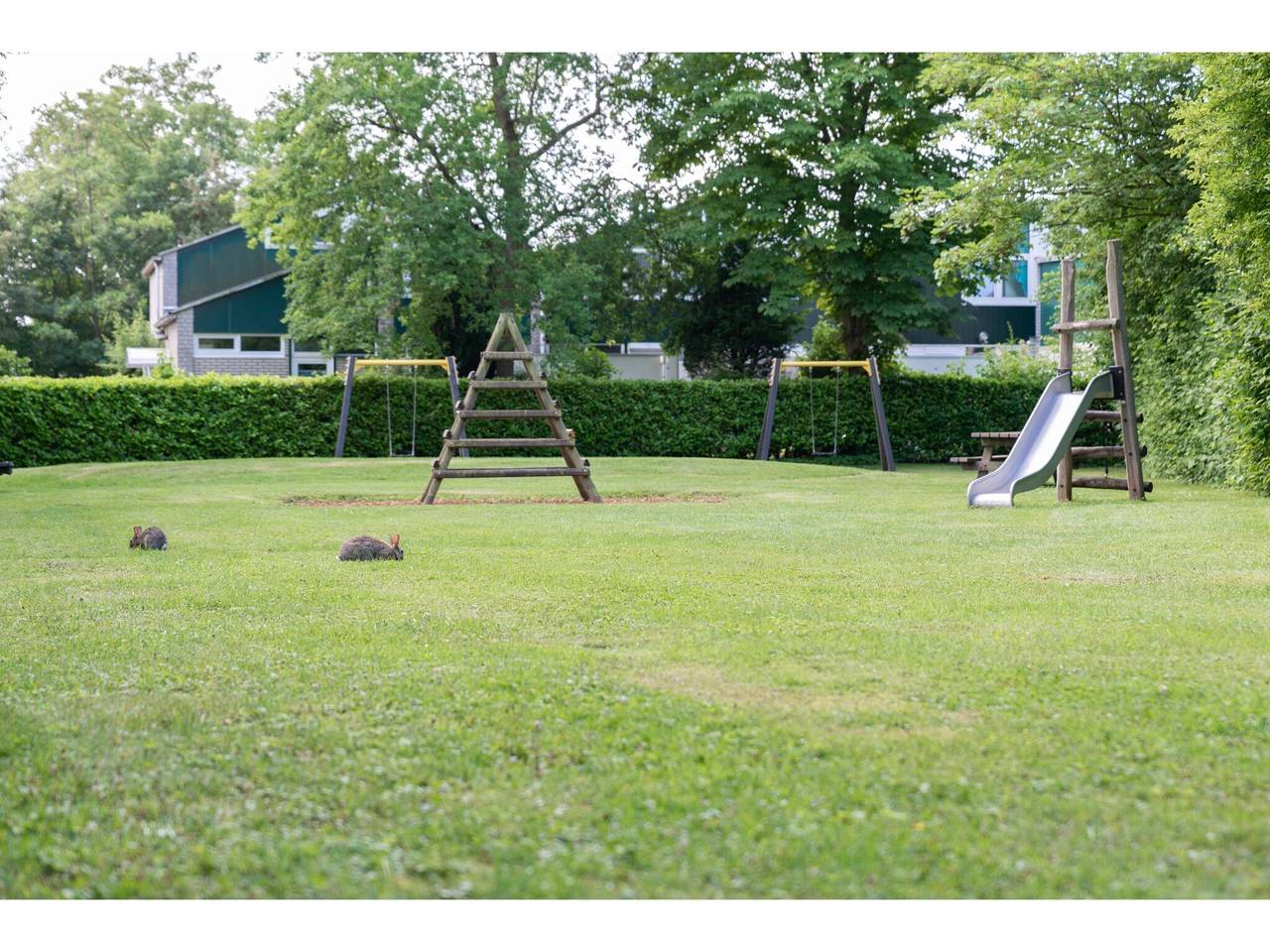 Nice holiday home in a quiet park near the Veerse Meer in Kortgene, Mer du Nord Pays-Bas