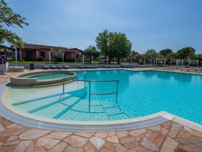 Bungalow für 6 Personen, mit Terrasse und Pool am Gardasee - 3