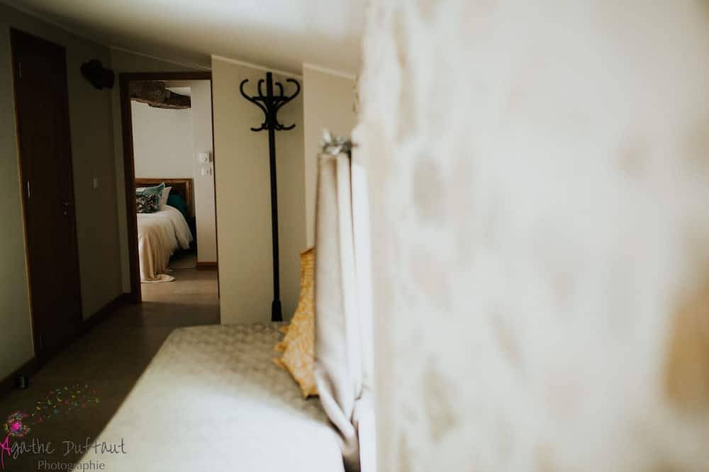 Entire apartment, Apartment-Comfort-Ensuite-Garden view in Vence, Cannes region