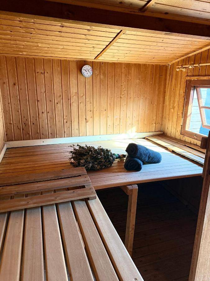 Ferienwohnung für 12 Personen, mit Balkon und Terrasse sowie Garten und Sauna in Laatzen - 4