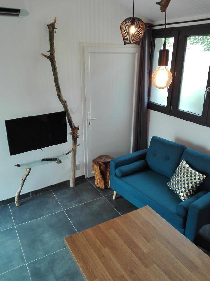 Location de vacances pour 2 personnes, avec Terrasse et Jardin à Commelle-Vernay - 4