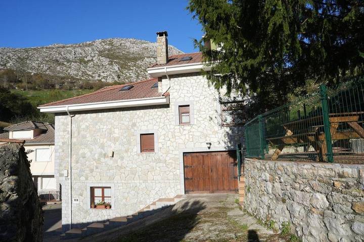 Casa rural para 3 personas, con vistas y jardín en Parque Nacional de Los Picos de Europa - 2