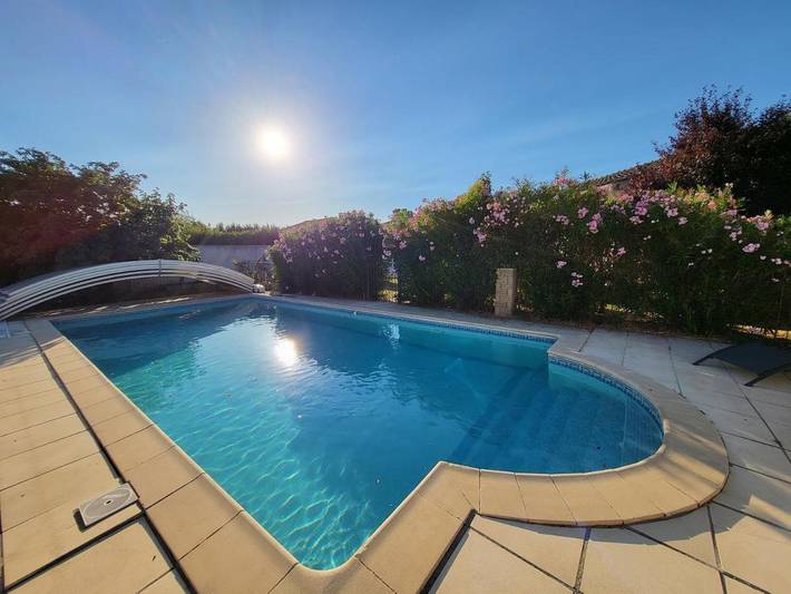 Location de vacances pour 6 personnes, avec piscine ainsi que jardin et vue, animaux acceptés à Entraigues-sur-la-Sorgue