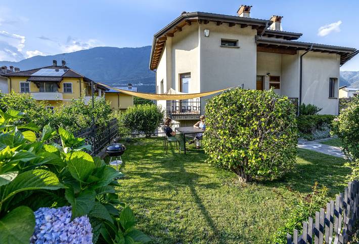 Casa elegante entre o lago e a montanha in Rogolo, Alpes de Orobie Ocidental