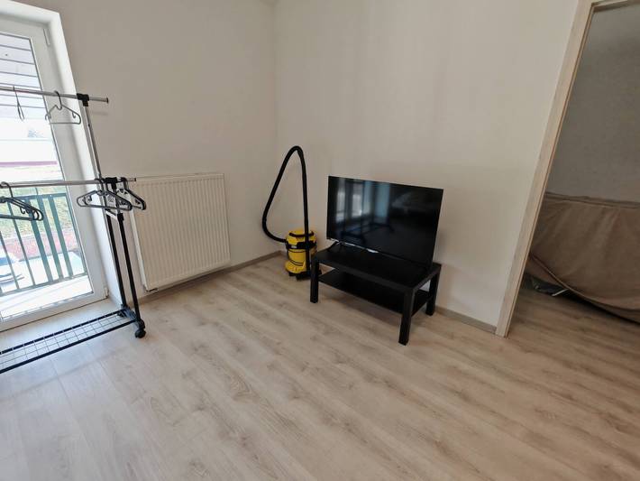 Ganze Wohnung, WorkStay Apartment – Moderner Komfort mit privatem Parkplatz, in der Nähe von Annehmlichkeiten der Stadt in Ketschkemet, Kecskeméti járás