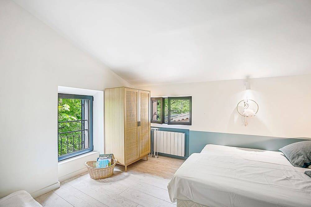 Escapade au Moulin et sa Rivière Privative au Milieu D'un Domaine de 14 Hectares in Saint-Vallier-de-Thiey, Region de Cannes