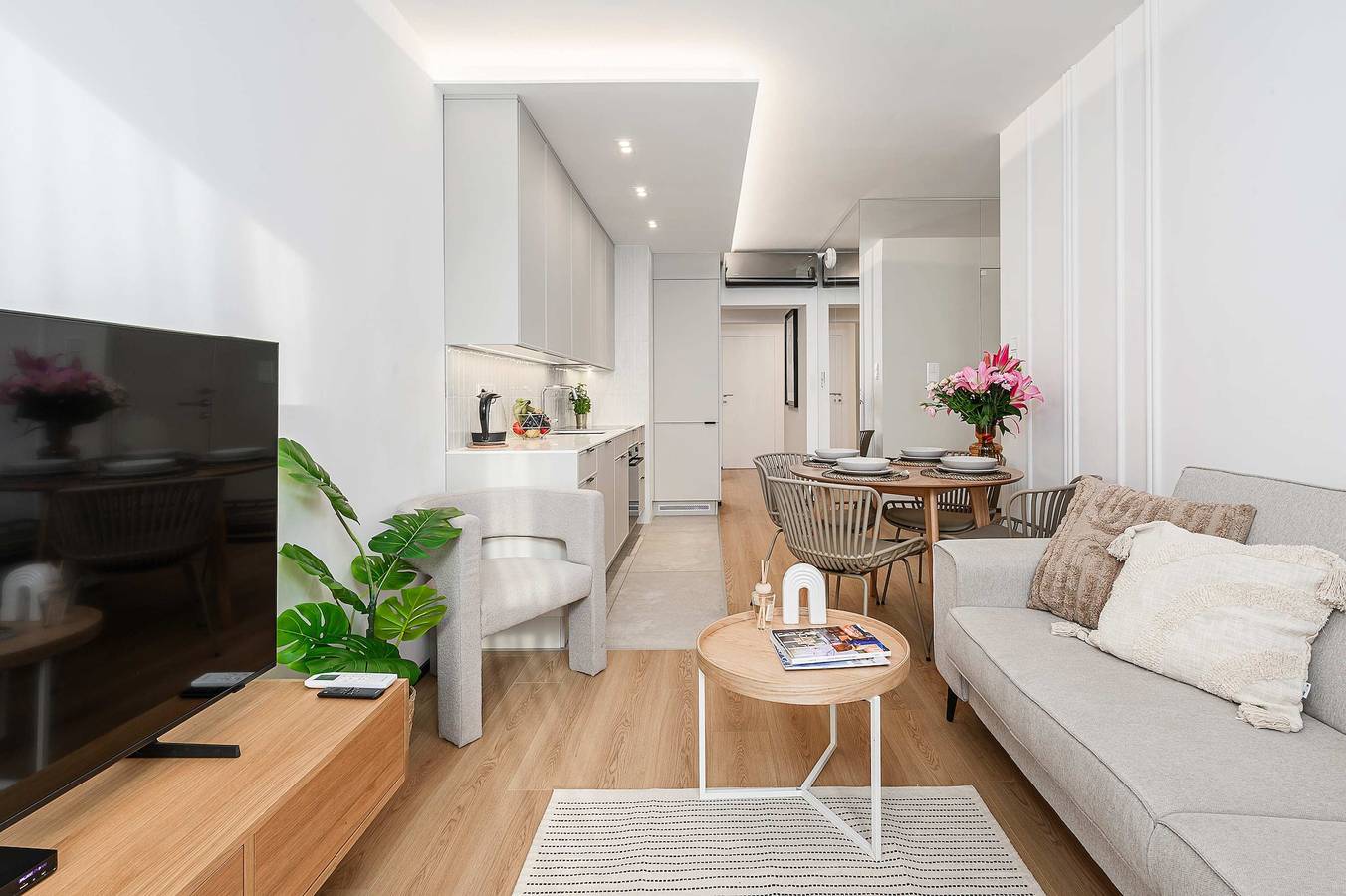 Ganze Wohnung, Lumina 4-room apartment near the city center in Łódź, Region Lodz