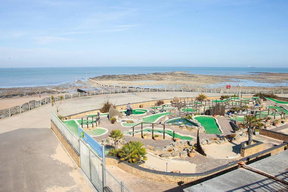 Entire apartment, Newly Refurbished - Margate Sunset Retreat - Direct Sea Views in Botany Bay, Kent