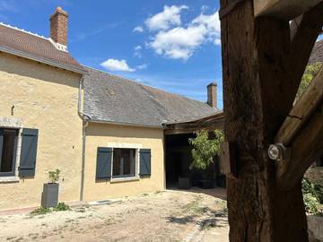 Gîte pour 4 personnes, avec terrasse et jardin, animaux acceptés à Saint-Claude-de-Diray