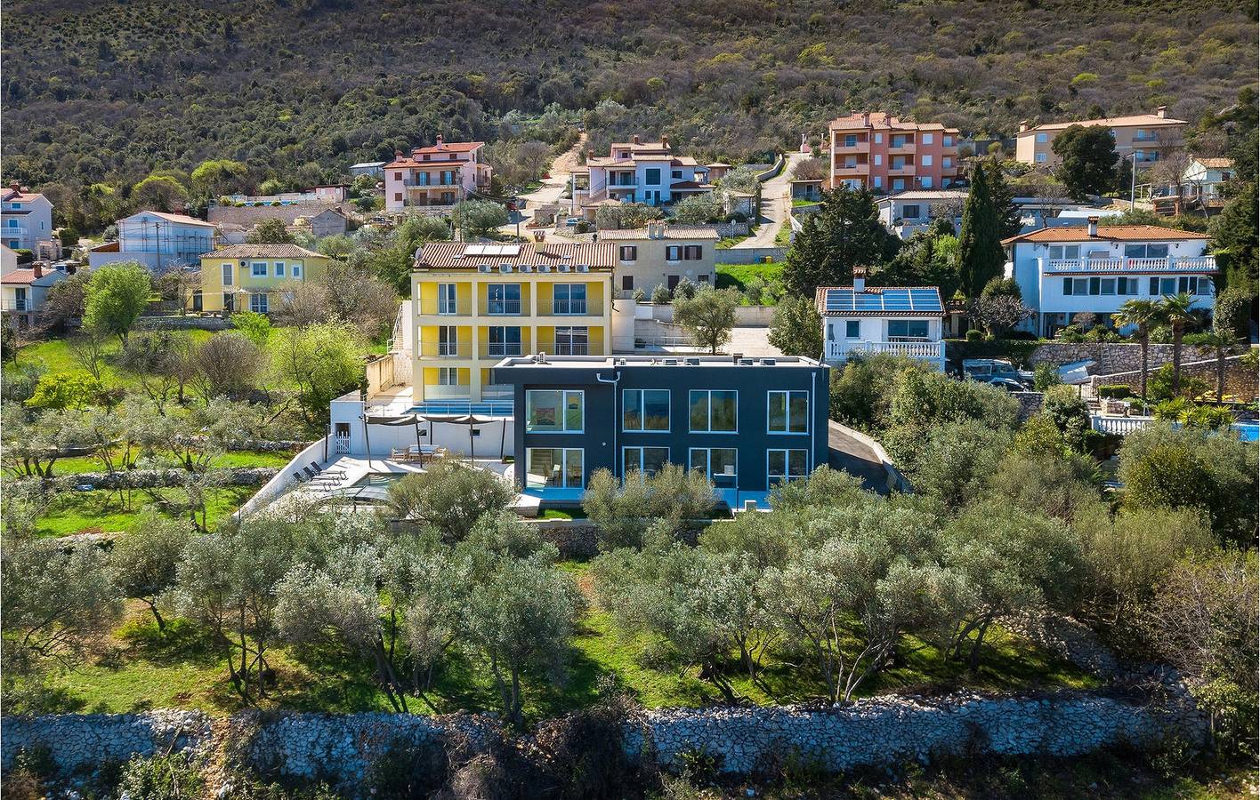 Reizende 200 m² große Wohnung mit Pool, WLAN und Zugang zum Strand in Raša, Ostküste Istrien