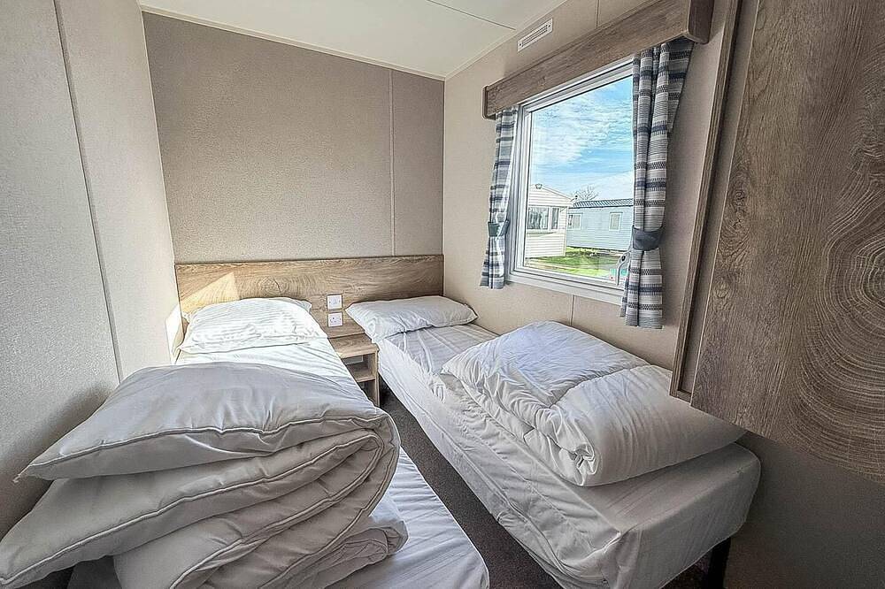 Lovely caravan with side decking at Golden Sands Haven Holiday Park in Mablethorpe, Lincolnshire