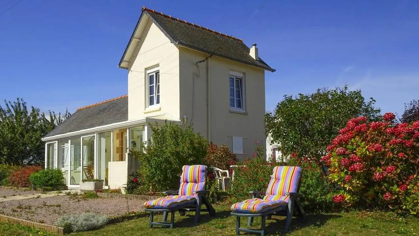 Location de vacances pour 5 personnes, avec jardin dans Dahouët