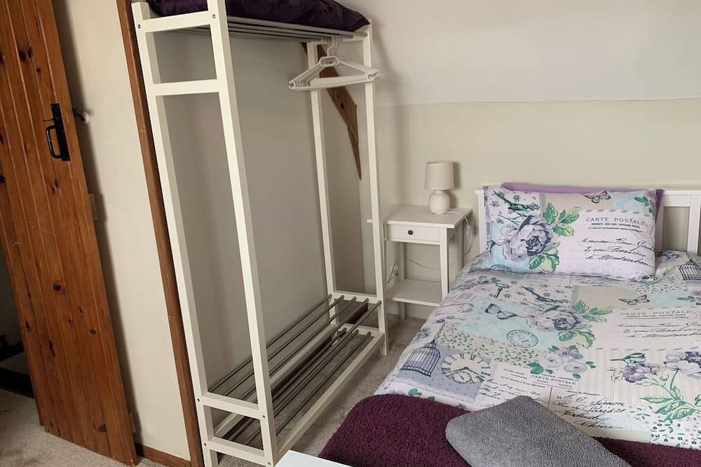 Fuchsia Cottage, beheizter Pool, kostenloses Wifi, Sat-Tv, Fähre Rabatt in Plouguenast, Côtes-d'Armor