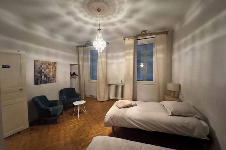 Location de vacances pour 9 personnes, avec terrasse dans Office de Tourisme de la Ciotat - 4