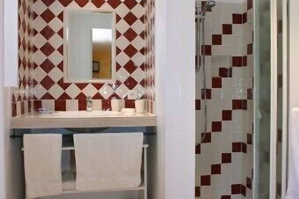 Apartamento entero, Provenzal Mazet con piscina, servicio de calidad. in Joucas, Parque natural regional del Luberon