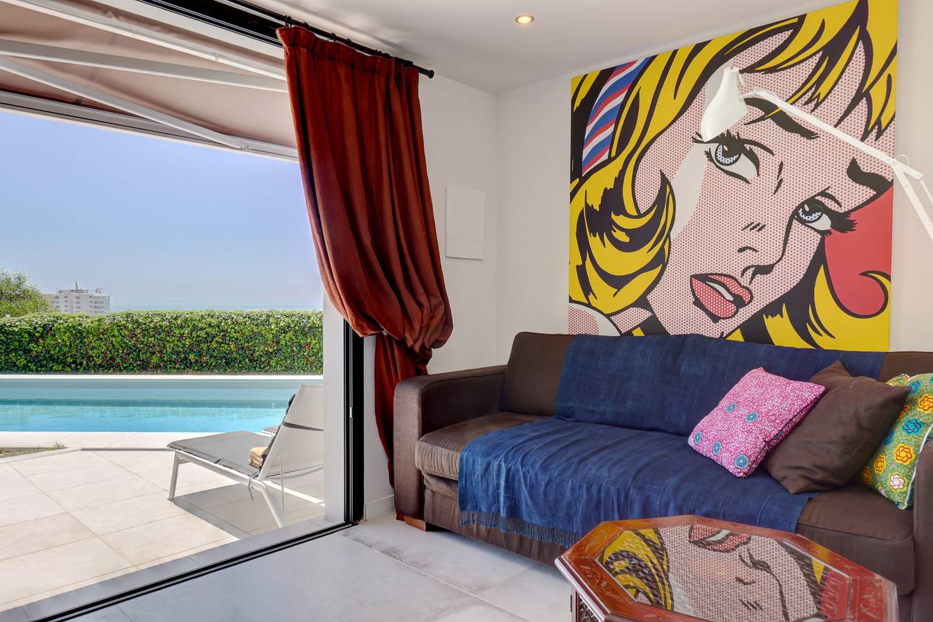 Apartamento entero, Apartamento Casa Domino 2 con espectaculares vistas al mar, piscina compartida y Wi-Fi in Torreguadiaro, San Roque