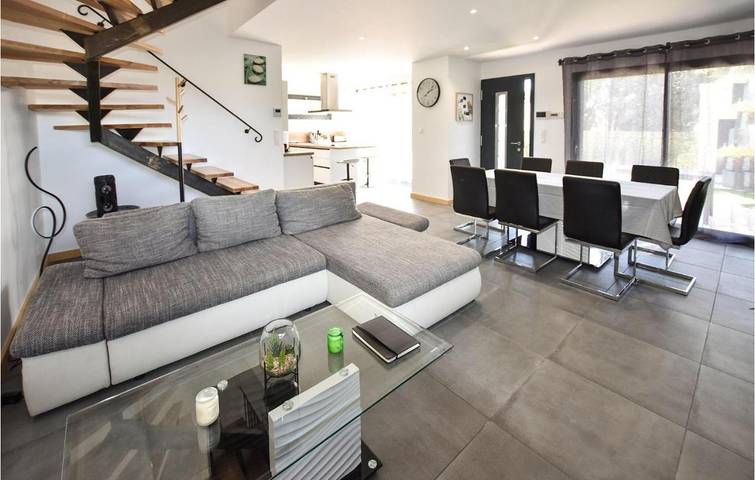 Location de vacances pour 10 personnes, avec piscine et jardin à Colonzelle - 3