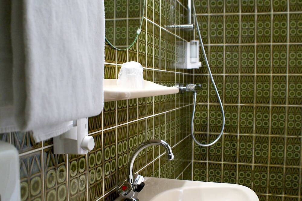 Adventure & Rest in Classic Room Close to Museum aan het Vrijthof in Valkenburg, Limburg (Niederlande)