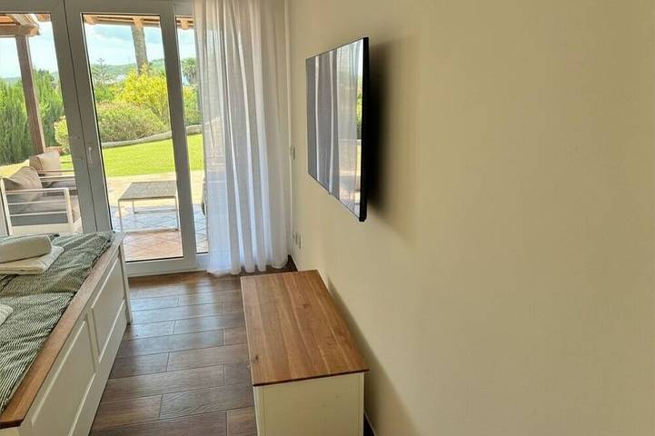 Appartement entier, Luxurious apartment garden pool beach 300 meters view of Africa Gibraltar in Playa de La Alcaidesa, La Línea de la Concepción