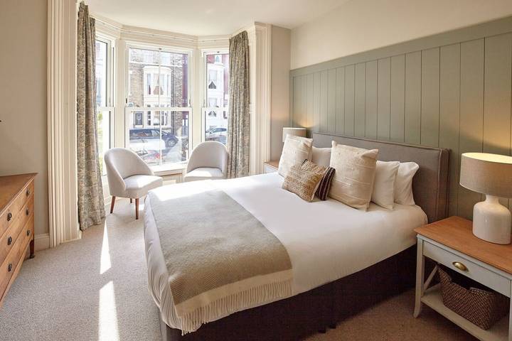 Apartment for 2 people, with garden and balcony, child-friendly in Whitby