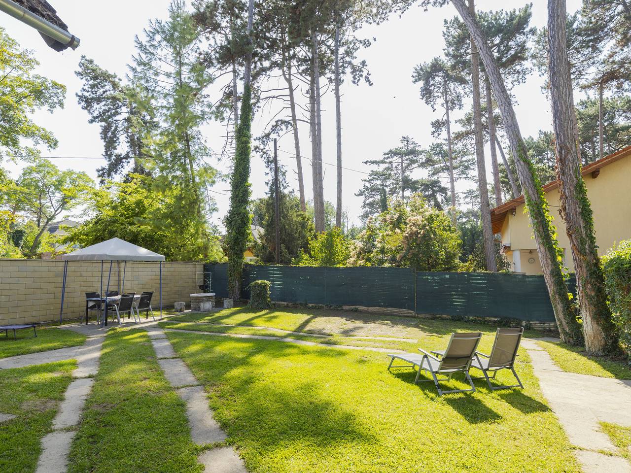 Leslie in Szabadifürdő, Siofok